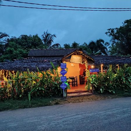 Leen Tangalle Luaran gambar