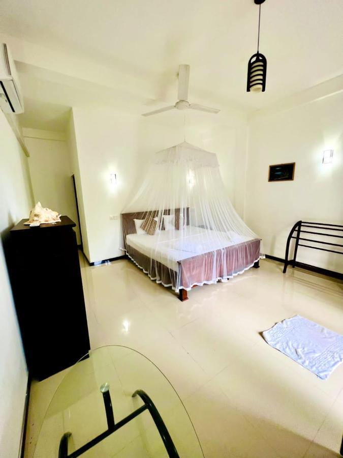 Leen Tangalle Luaran gambar