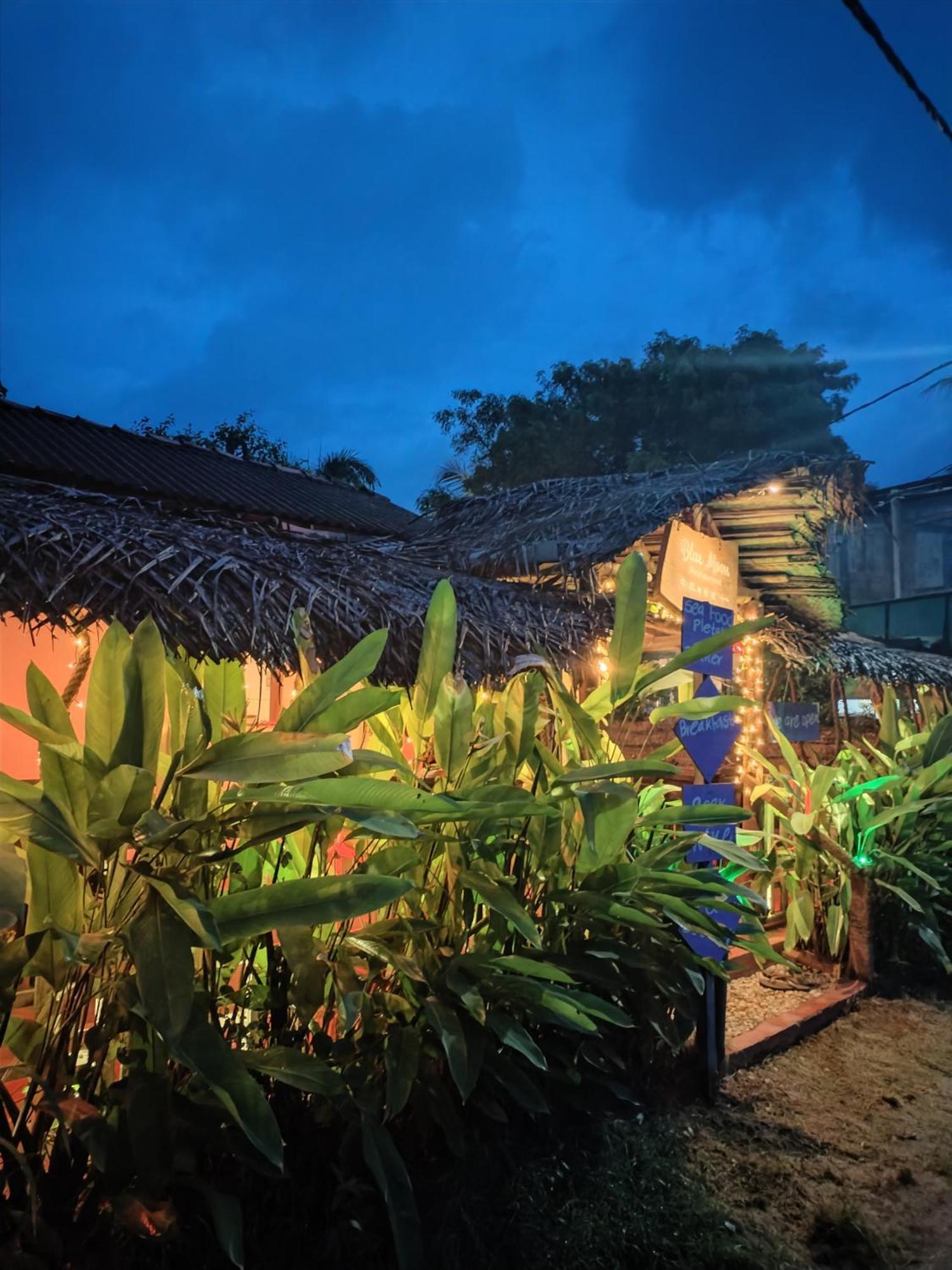 Leen Tangalle Luaran gambar