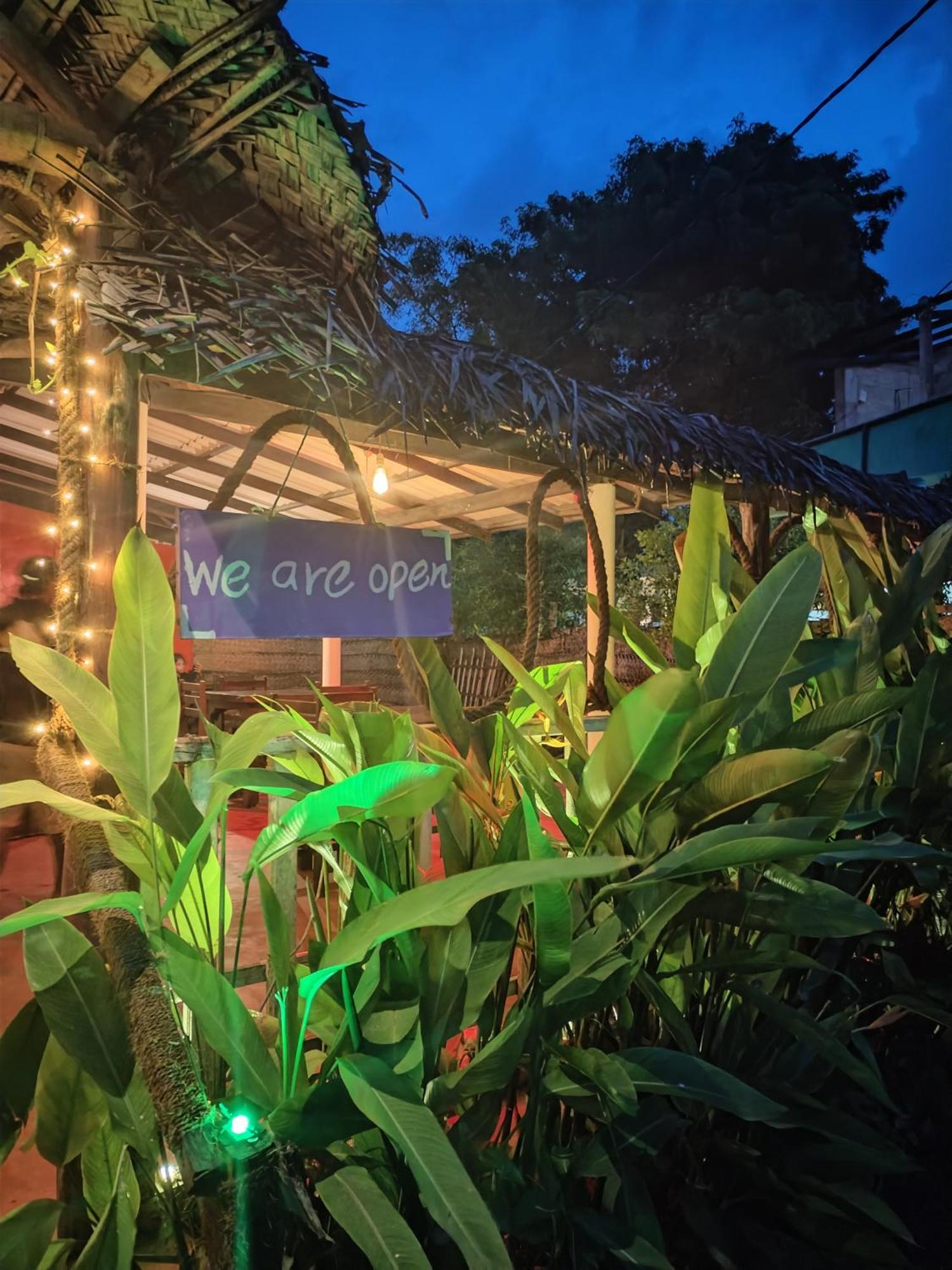 Leen Tangalle Luaran gambar
