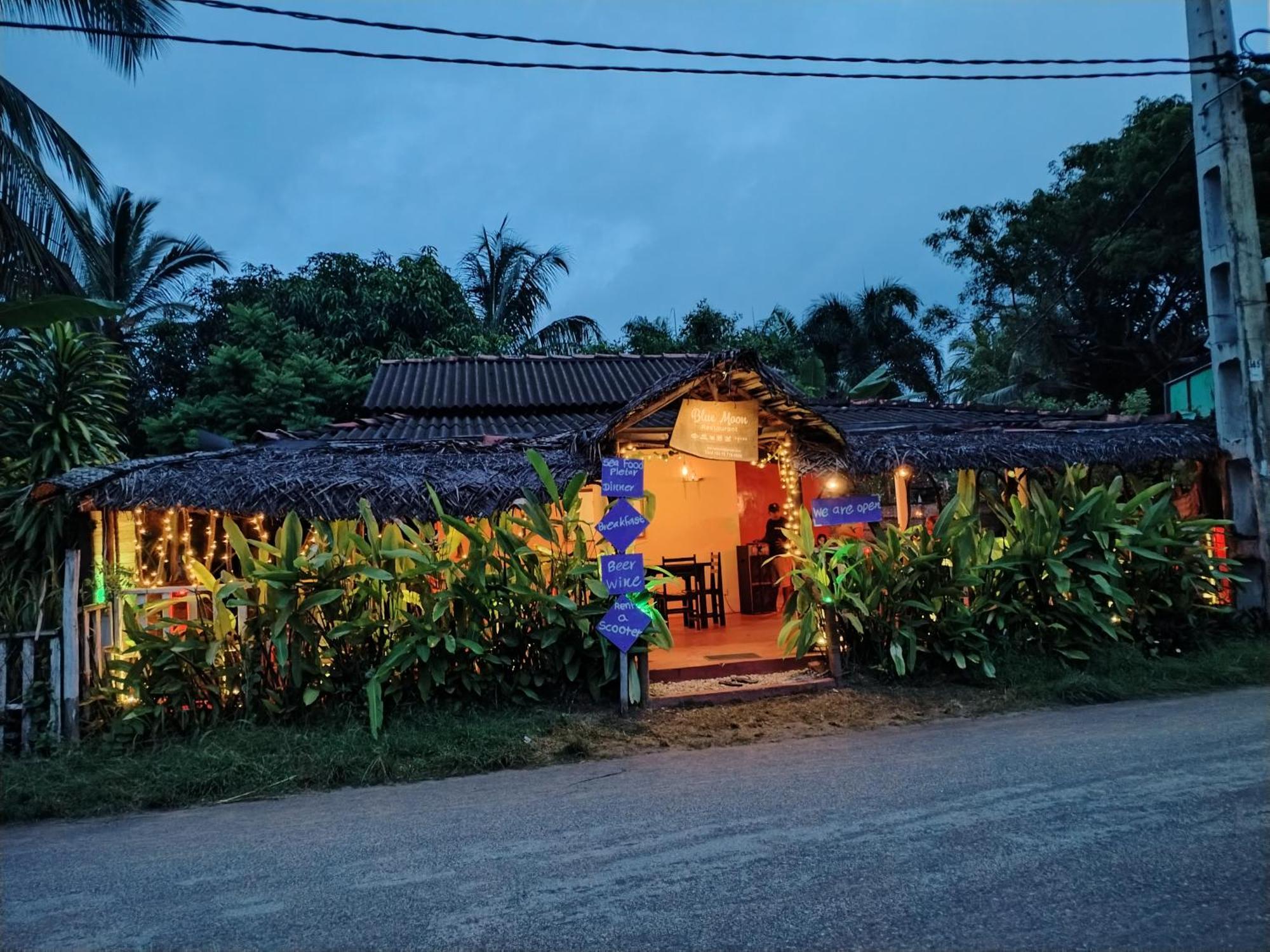 Leen Tangalle Luaran gambar