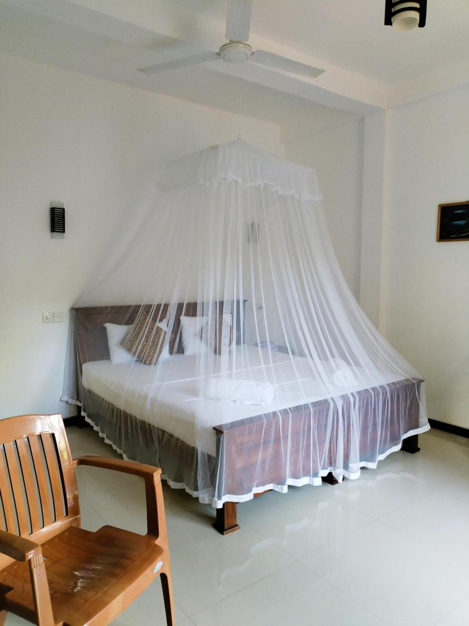 Leen Tangalle Luaran gambar
