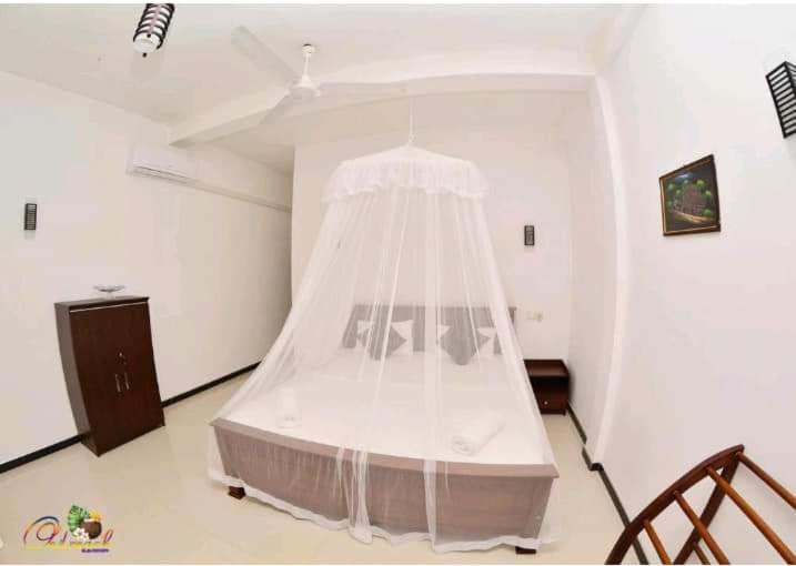 Leen Tangalle Luaran gambar