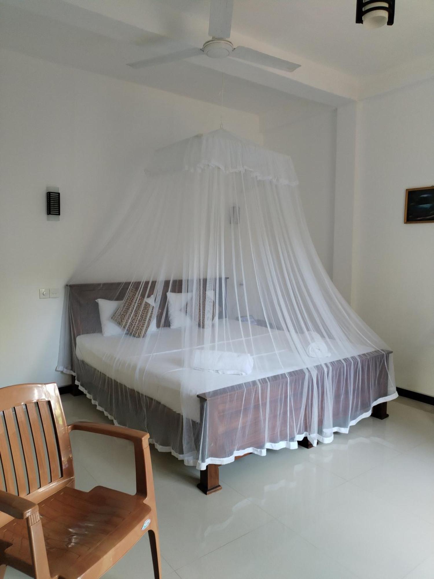 Leen Tangalle Luaran gambar