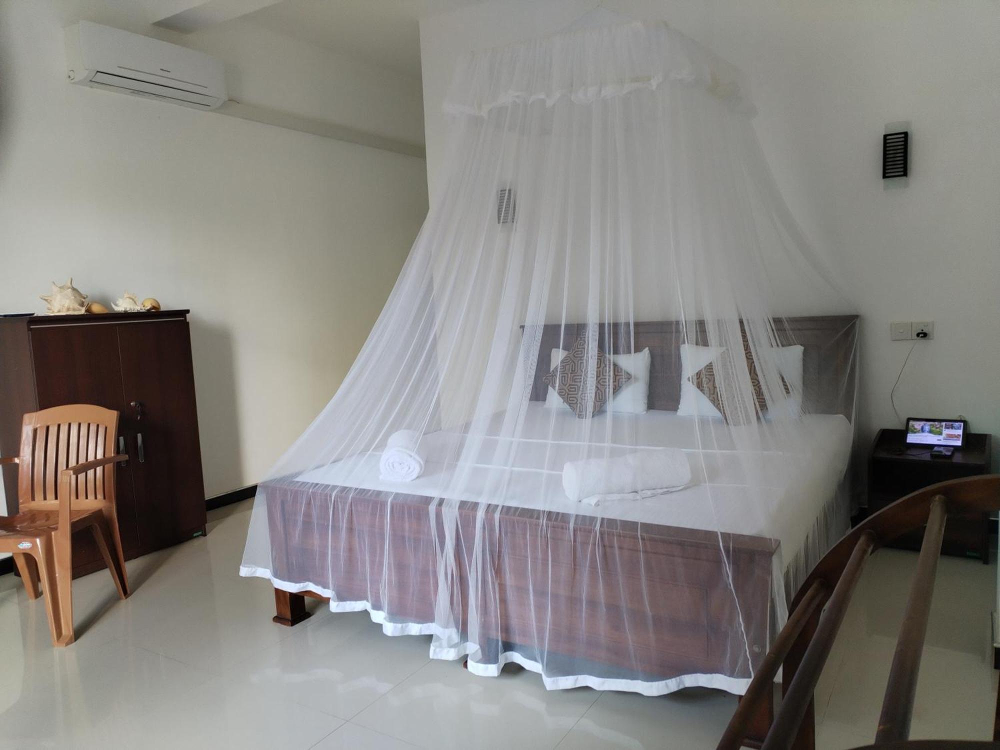Leen Tangalle Luaran gambar