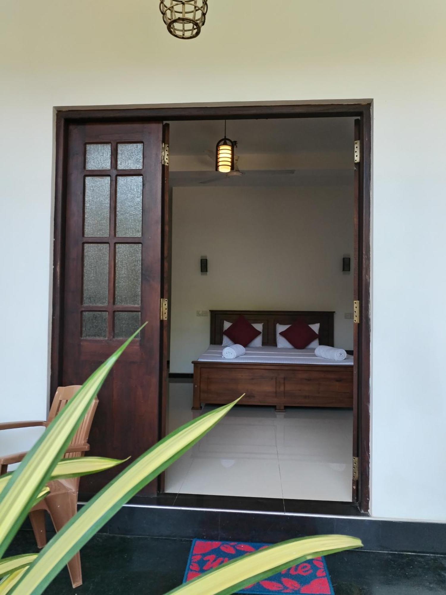 Leen Tangalle Luaran gambar