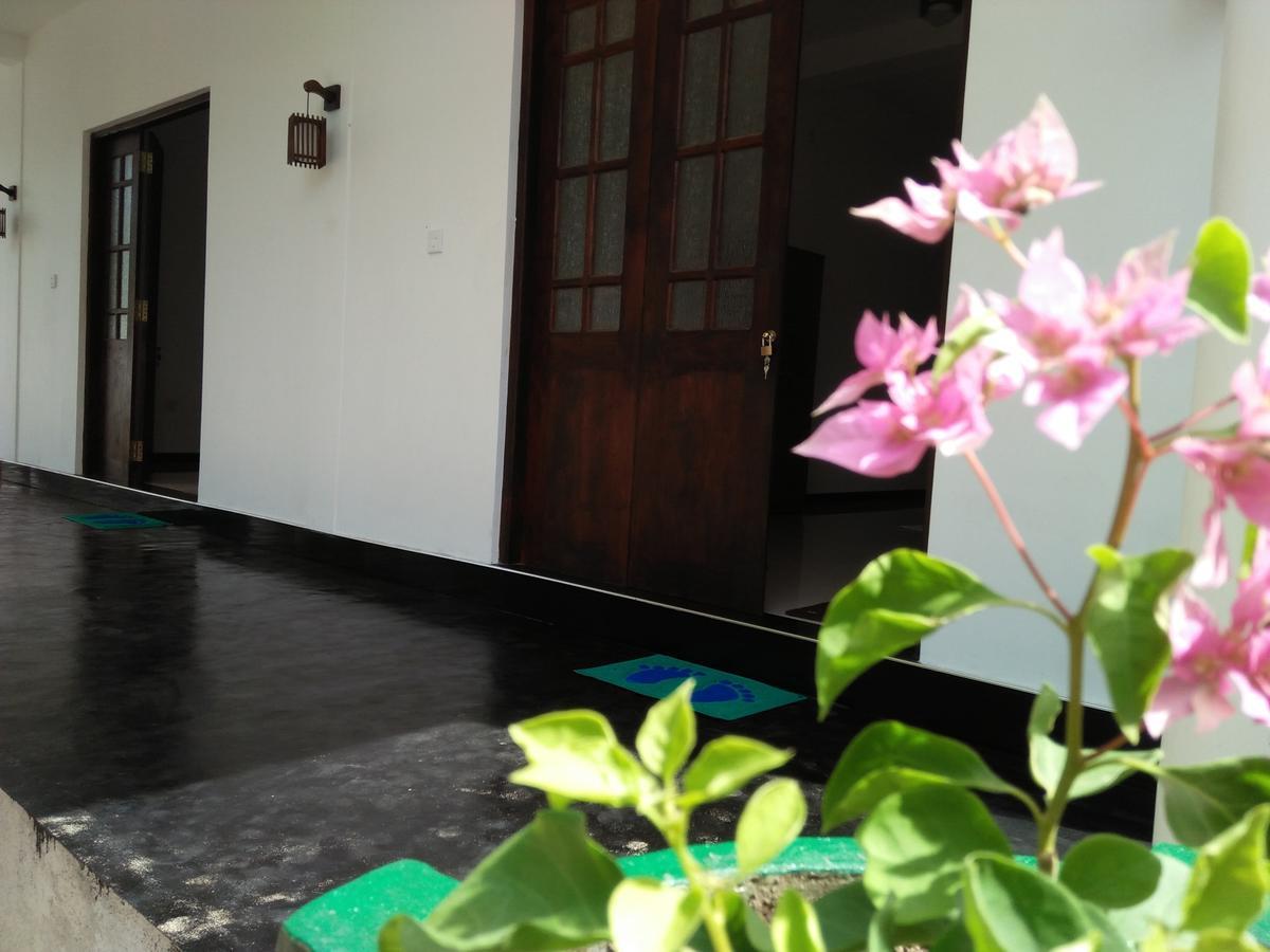 Leen Tangalle Luaran gambar