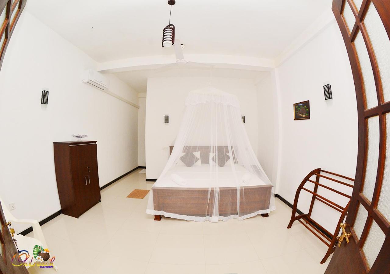Leen Tangalle Luaran gambar